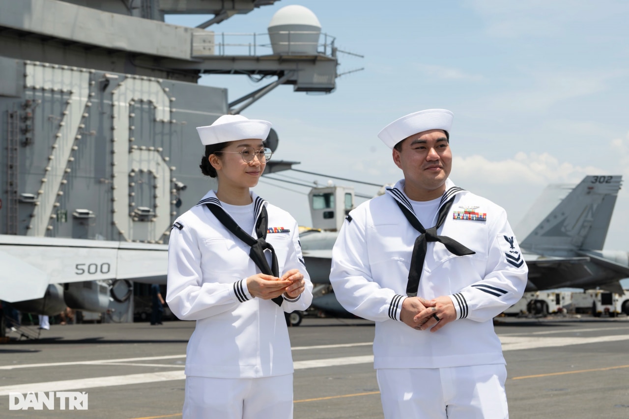 Khách tham quan thấy gì trên tàu sân bay Mỹ USS Ronald Reagan ở Đà Nẵng? - 5