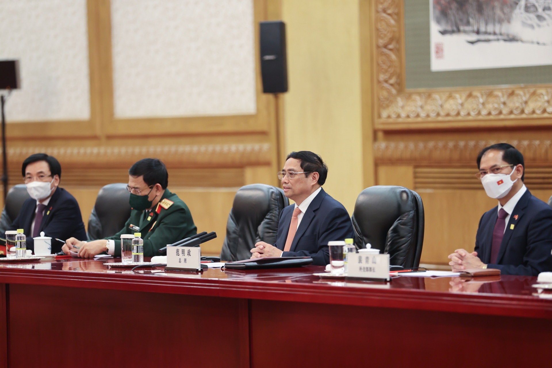 Prime Minister Pham Minh Chinh emphasized that the Party, State and people of Vietnam consistently attach importance to developing good relations with the Party, State and people of fraternal China.