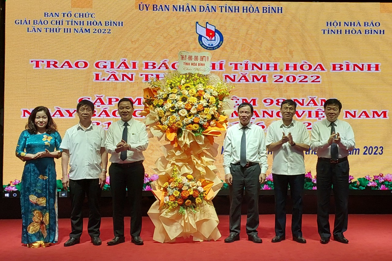 Prix ​​de la paix et de l'ordre 24 œuvres ont remporté le troisième prix du journal Chi Tinh, image 1