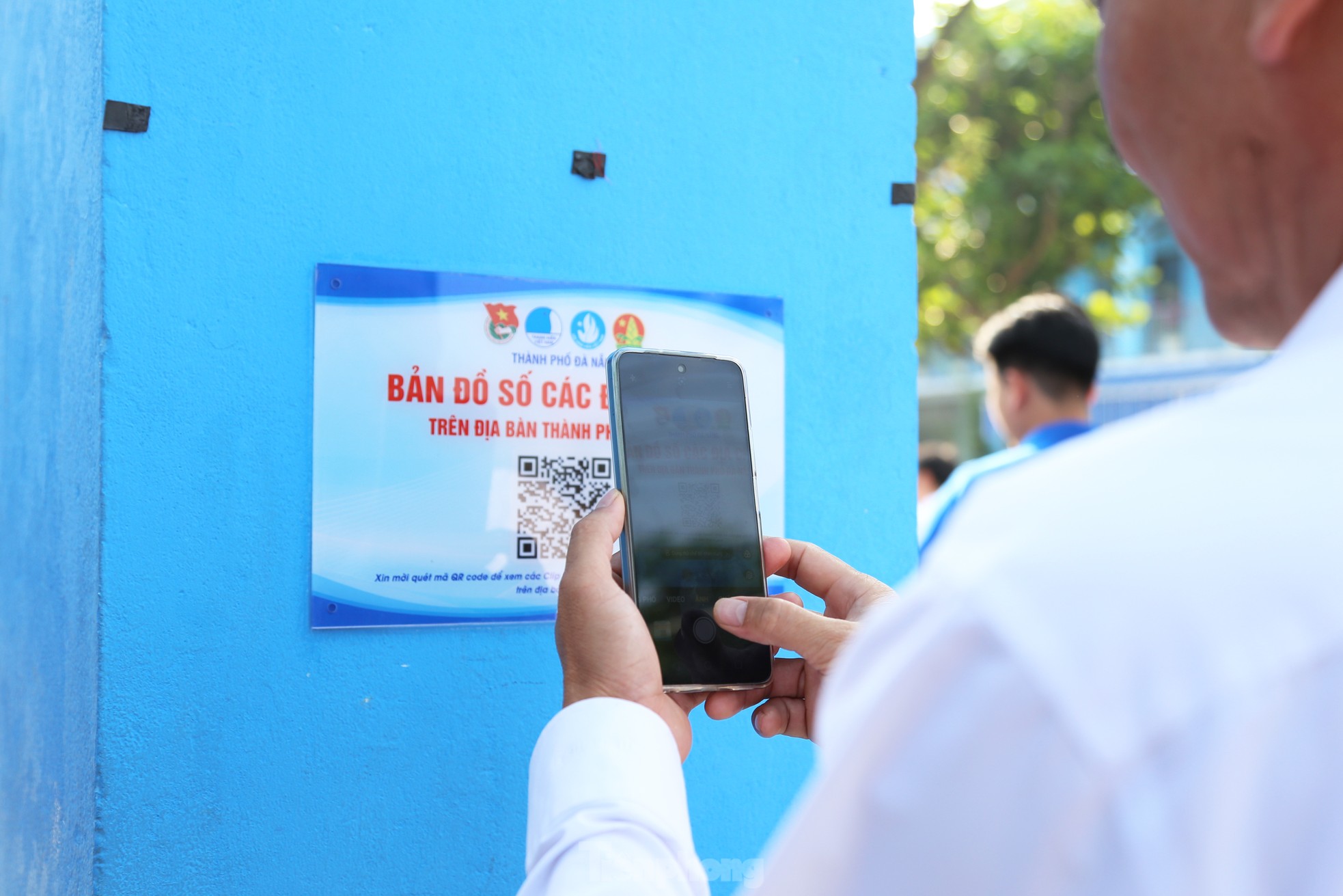 Die Jugend von Da Nang verbreitet eine digitale Karte mit roten Adressen und fördert den lokalen historischen Wert. Foto 8