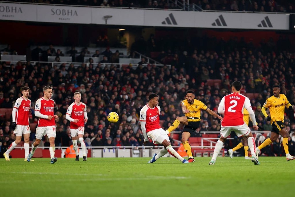 Arsenal xây chắc ngôi đầu, gây áp lực lên Man City - 2