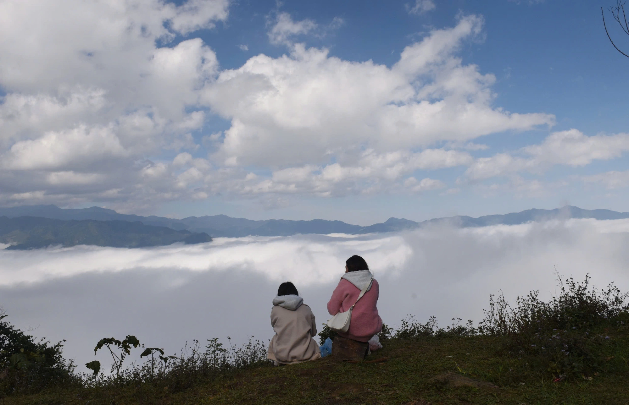 Coming to Mu Cang Chai off-season is also fun, checking in on the fragrant raspberry trays of straw