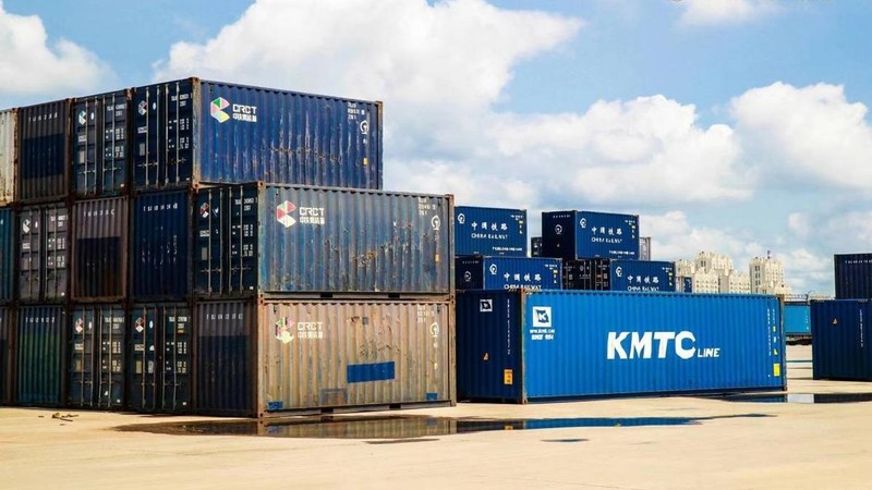 Container im Eisenbahnhafen Xinglong, Stadt Changchun, Provinz Jilin