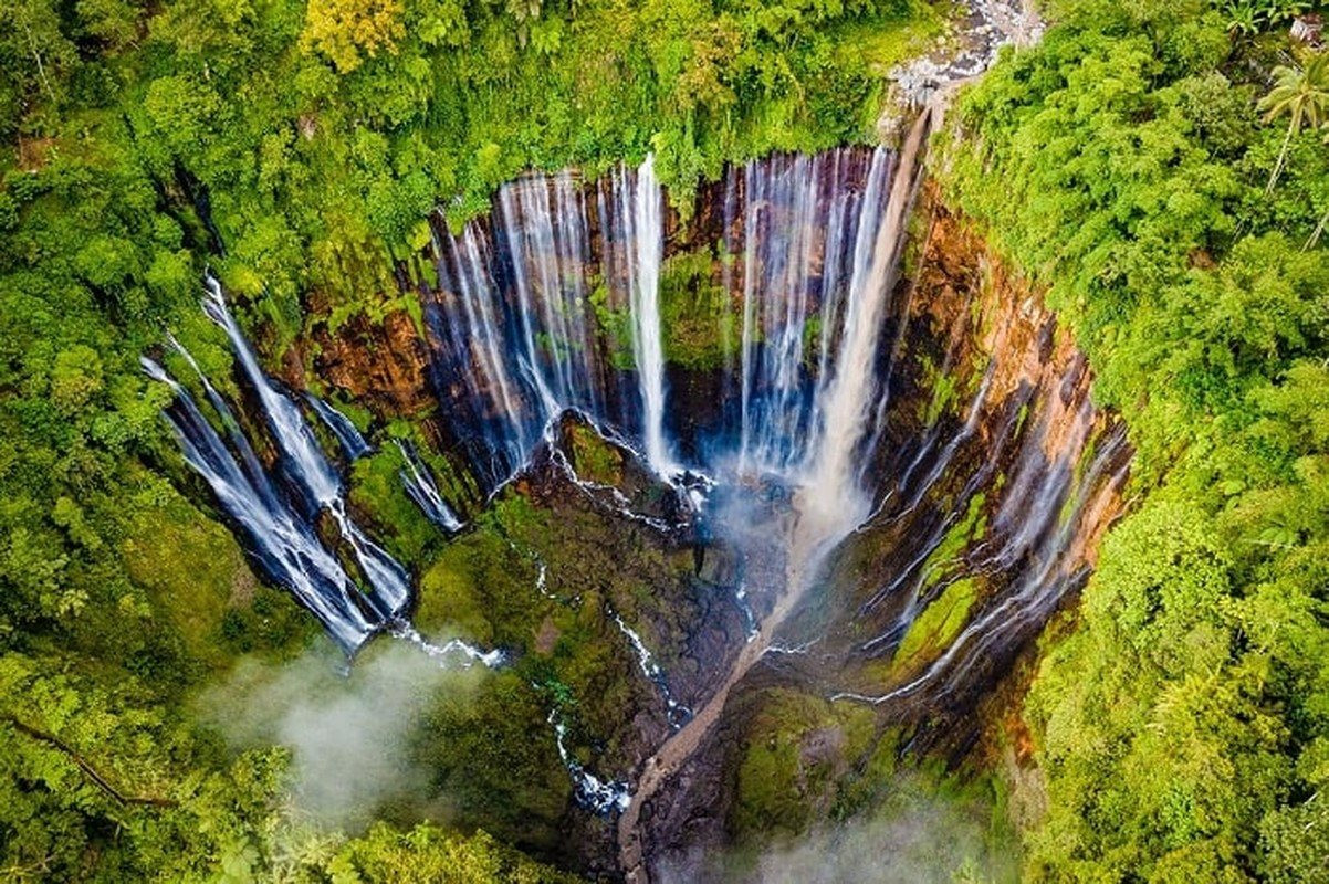 Atónito ante el milagro de la cascada más hermosa de Indonesia.jpg