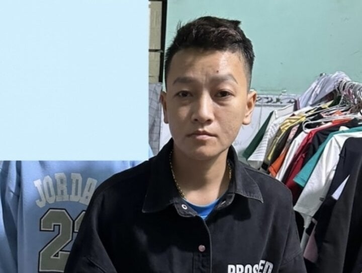 Lam Bich Thuan was arrested shortly after for defrauding Tra Vinh residents of 300 kg of shrimp. (Photo: Tra Vinh Provincial Police)