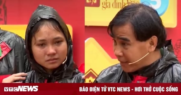 Feeling heartbroken over a female student who lost her father, MC Quyen Linh took out his own money to buy her an electric bike.