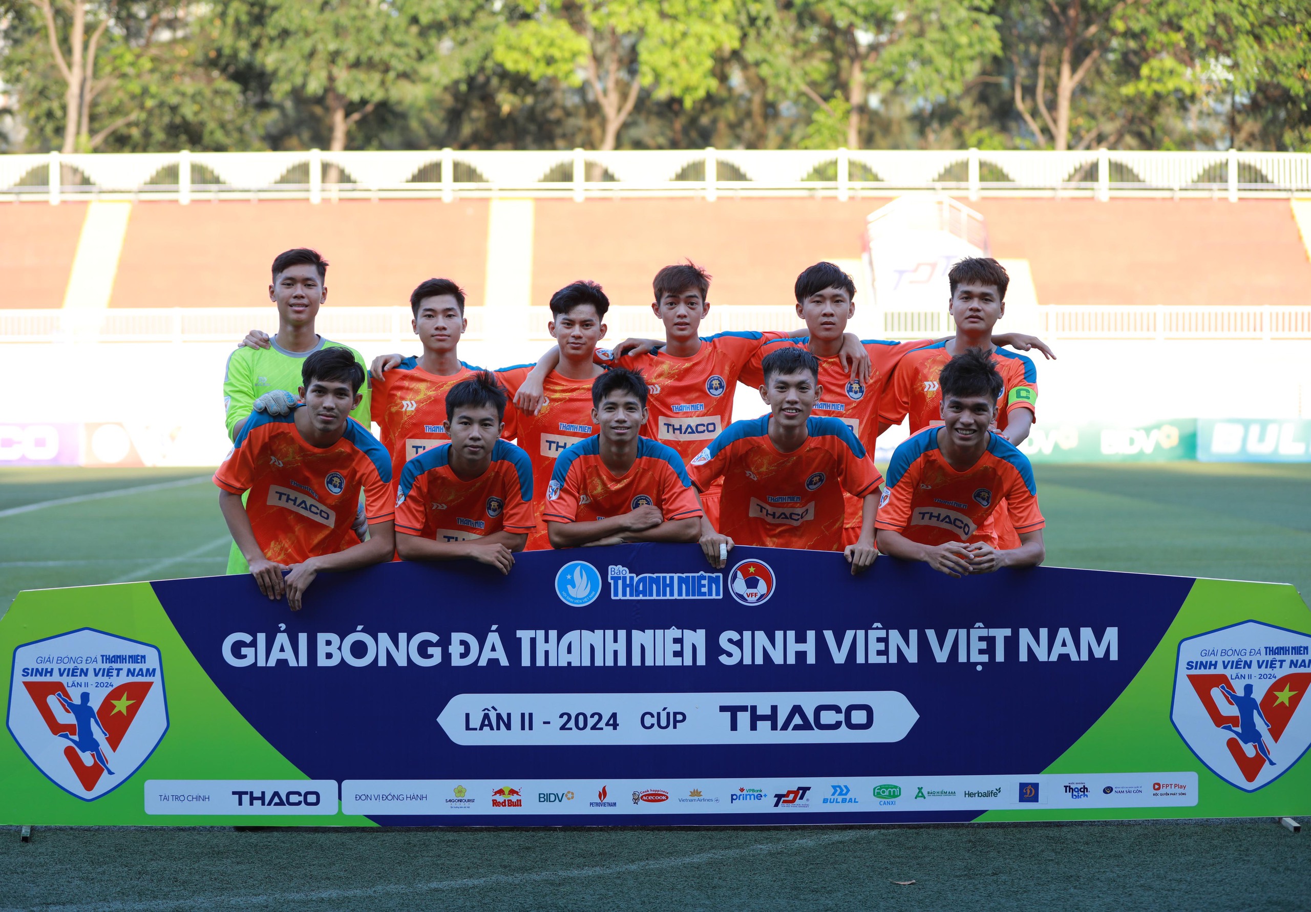 Cầu thủ ghi cú hat-trick đầu tiên tại VCK thổ lộ điều bất ngờ cực dễ thương- Ảnh 3.