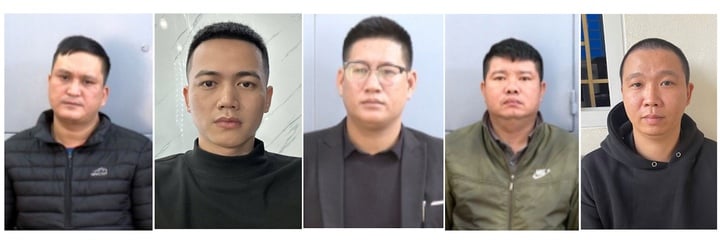 Le Kien Quyet, Hoang Kim Chung, Nguyen Dinh Duong, Lam Van Thuy y Le Ha Dong (de izquierda a derecha) son empleados de Security 24 Company Limited y fueron procesados ​​por alterar el orden público. (Foto: Policía de Thanh Hoa)