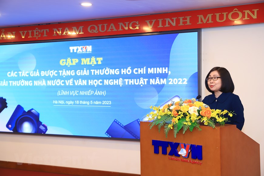 gap mat nha bao lao thanh duoc tang giai thuong ho chi minh giai thuong nha nuoc ve van hoc nghe thuat hinh 1