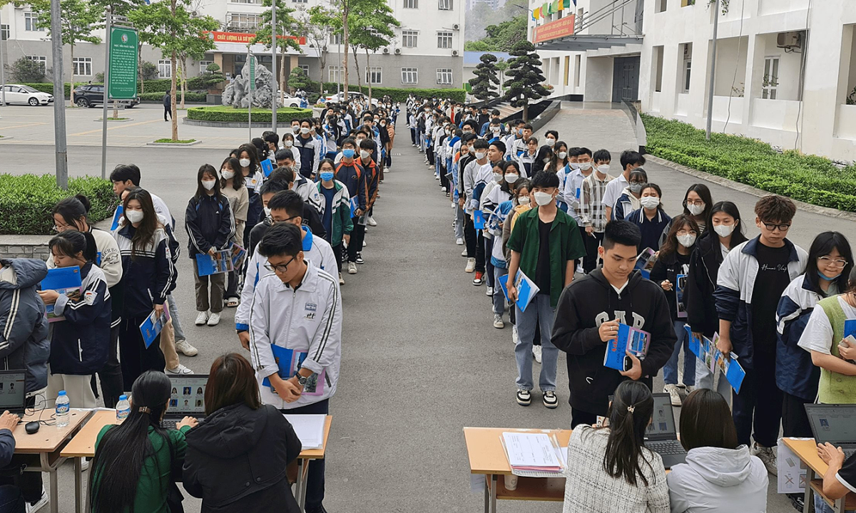 하노이 국립대학교 역량평가 시험에 95,000명 이상의 응시자가 등록했습니다.