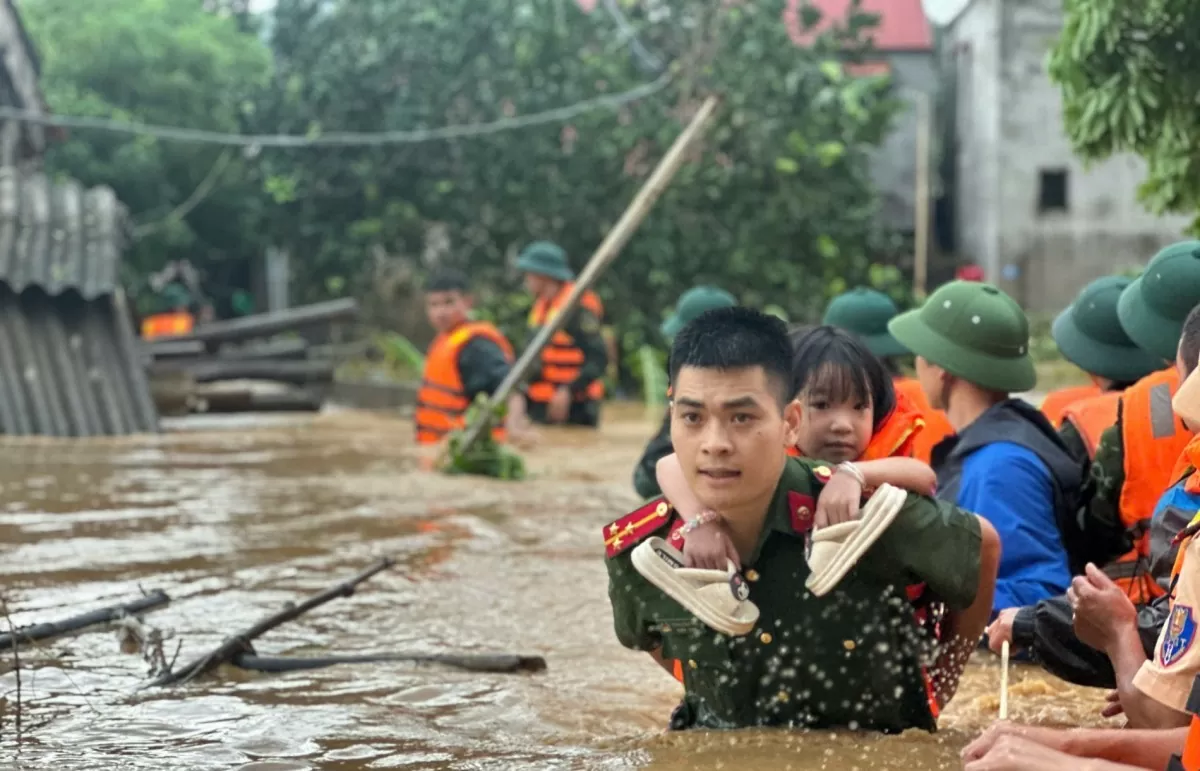 ¡Haciendo brillar el espíritu de solidaridad en medio del caos de las tormentas y las inundaciones!