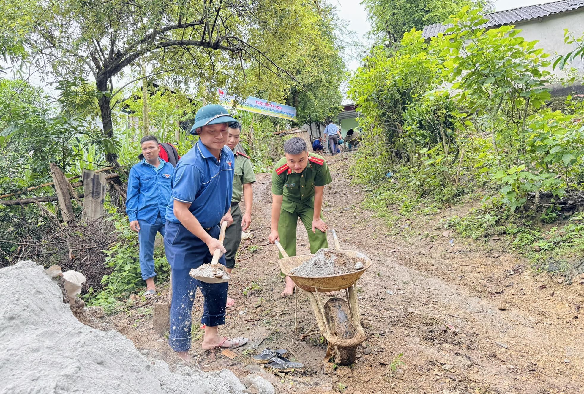 Des chiffres et des images impressionnants de jeunes de Nghe An lançant la campagne de bénévolat d'été, photo 8