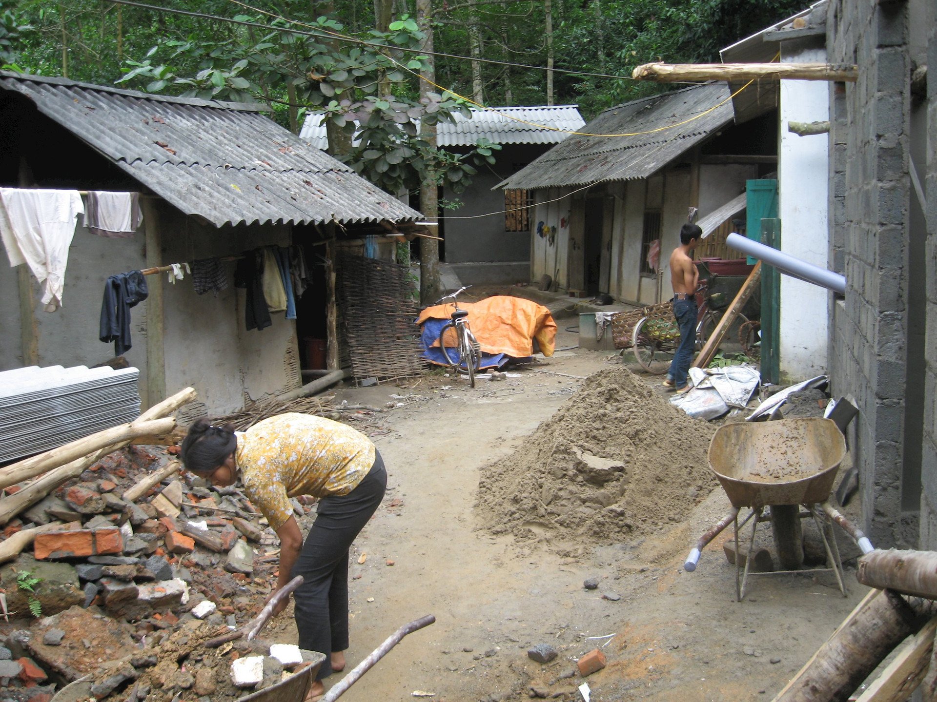 Certaines zones de minorités ethniques de Ha Giang connaissent une croissance démographique lente, ce qui a un impact négatif sur le cadre de vie.jpg