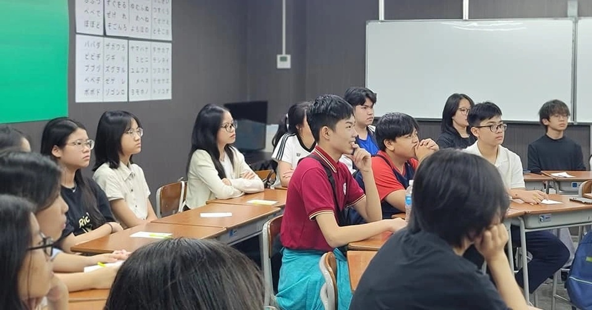 꺼우저이 중등학교 학생들의 10학년 시험 평균 점수는 43.18입니다.