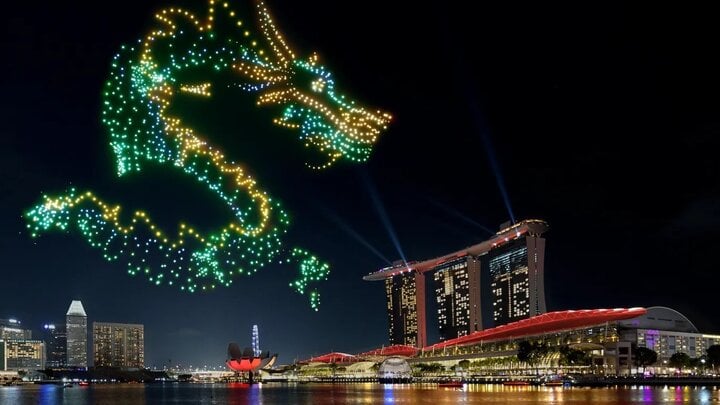 การแสดงแสงสีโดรนที่ Marina Bay ประเทศสิงคโปร์ ในเดือนมกราคม (ภาพถ่าย: Marina Bay Sands)