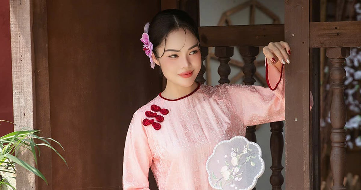 Ao Dai kombiniert mit „trendigen“ Blumen im Haar hilft Duong Cam Lynh, „ihr Alter zu hacken“