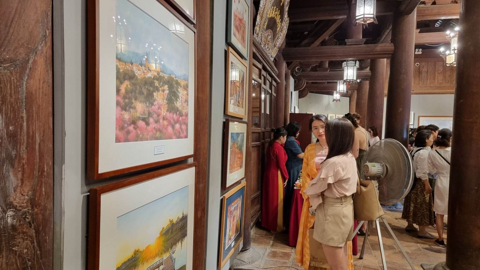 Des couleurs vives à l'exposition d'aquarelles du sud à Hanoi