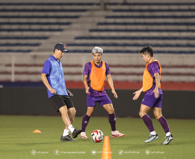 AFF Cup: Đội tuyển Việt Nam tập buổi đầu tiên ở Philippines, sẵn sàng giành 3 điểm- Ảnh 7.