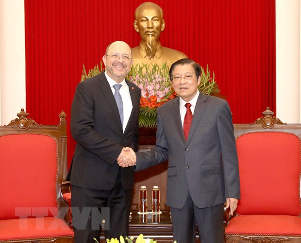 Truong ban Noi chinh Trung uong Phan Dinh Trac tiep Dai su Thuy Si hinh anh 1