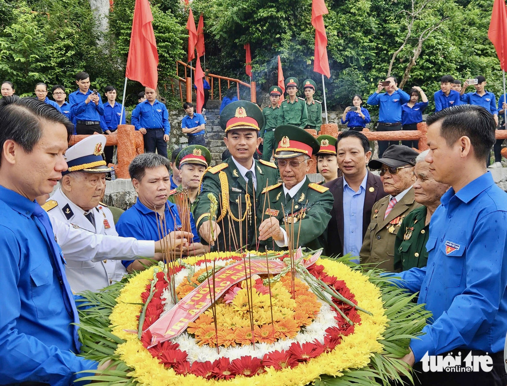 Dâng hương chiến sĩ Tàu không số Vũng Rô, tìm hiểu về Đường Hồ Chí Minh trên biển - Ảnh 3.