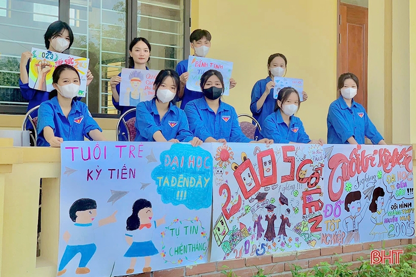 Ha Tinh youth is ready to accompany students