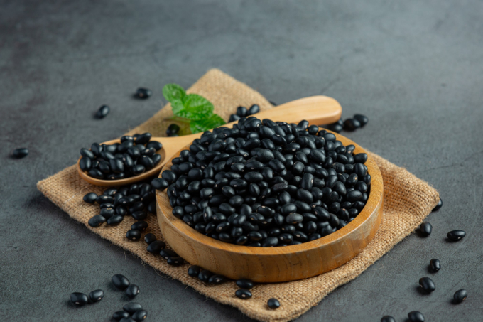 Black beans help you feel full longer and reduce cravings. Photo: Freepik