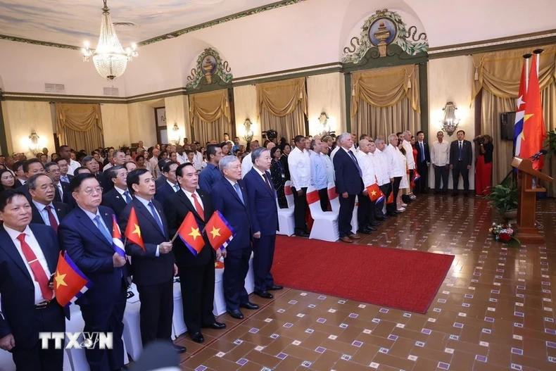 [Photo] General Secretary and President To Lam meets with people's friendship delegates and young generation of Cuba photo 6