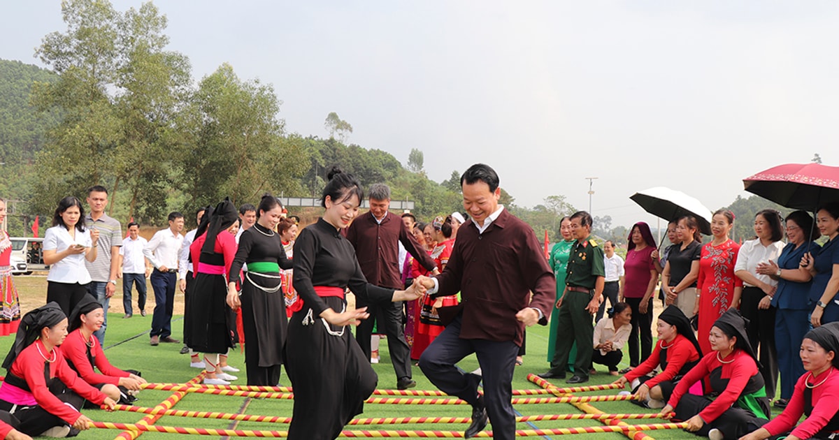 รมว.ทรัพยากรธรรมชาติและสิ่งแวดล้อมร่วมงานวันสามัคคีธรรมที่จังหวัดเอียนบ๊าย