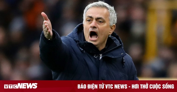 Mourinho nổi giận với trọng tài sau quyết định gây tranh cãi