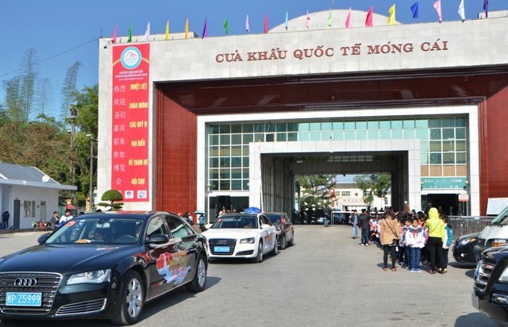 Evento - Quang Ninh: Se permite a los turistas conducir vehículos a través de la Puerta Fronteriza de Mong Cai