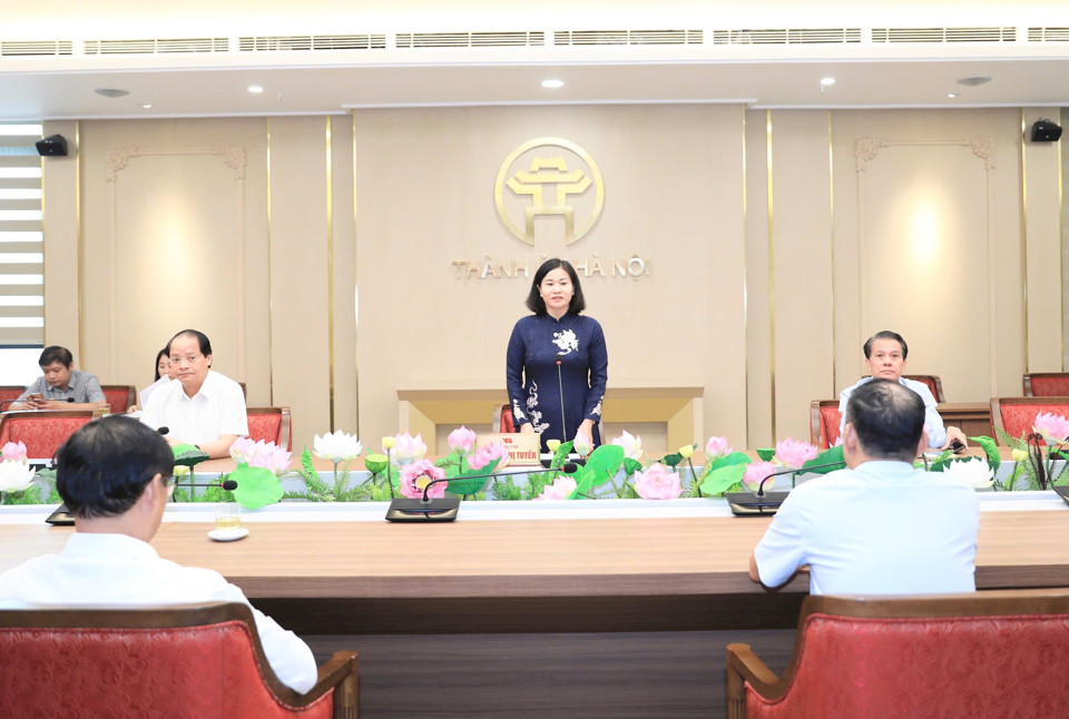 Permanent Deputy Secretary of the Hanoi Party Committee Nguyen Thi Tuyen spoke at the ceremony.