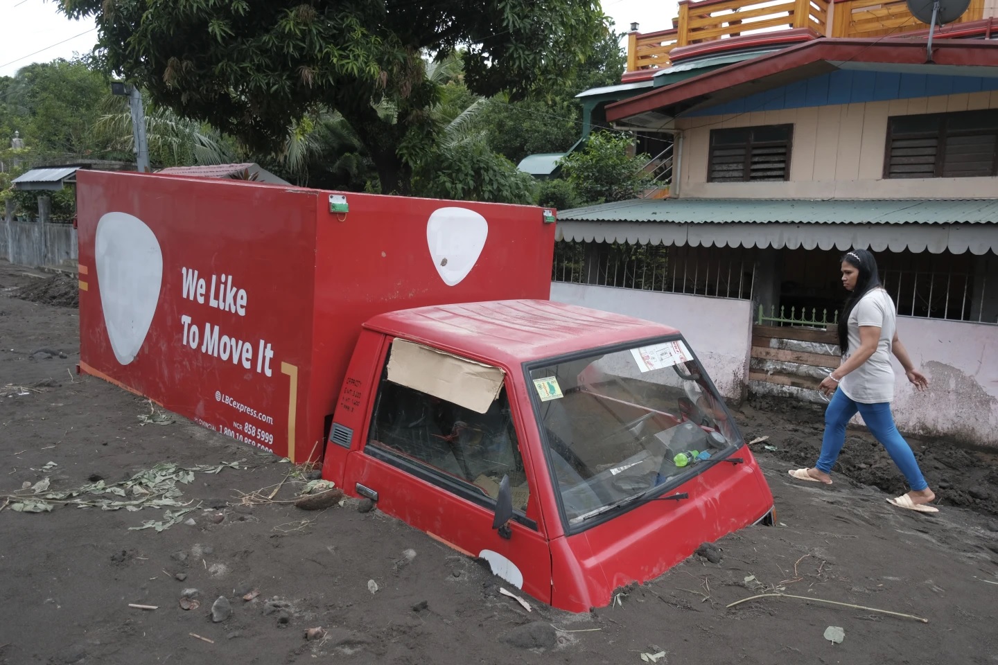 Terremoto en Filipinas deja al menos 14 muertos