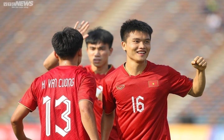 L'équipe U22 du Vietnam a remporté la médaille de bronze aux SEA Games 32, la VFF a reçu 800 millions de VND - 1