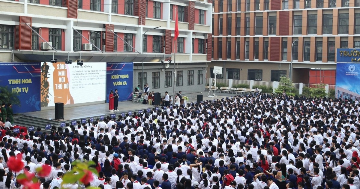 7/12 valedictorians ថ្នាក់ទី 9 នៅ Cau Giay សិក្សានៅសាលាដូចគ្នា