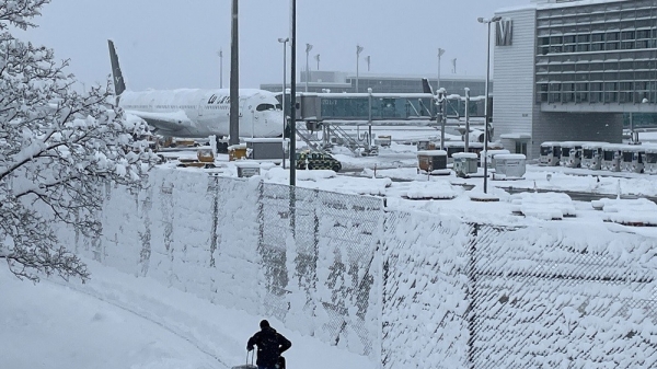 ドイツで記録的な降雪、数百便が欠航