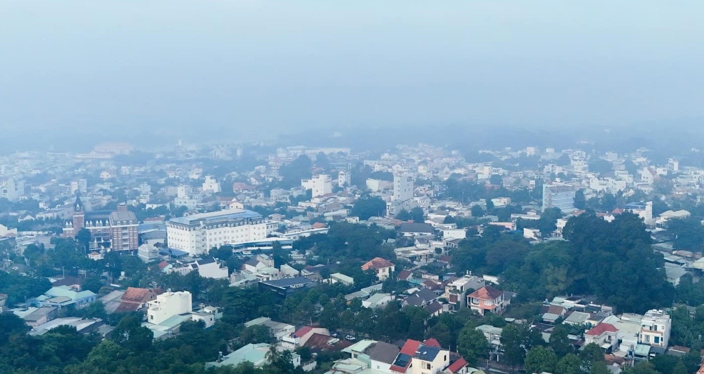 Brouillard dense à Binh Duong, froid et brumeux comme Da Lat photo 6