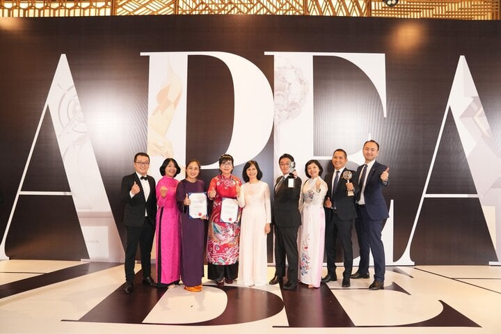 Membres du conseil d'administration de Dai-ichi Life Vietnam aux Asia Pacific Enterprise Awards 2023.