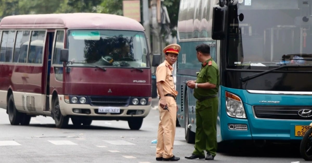 Police block off road all day to check bar in HCMC