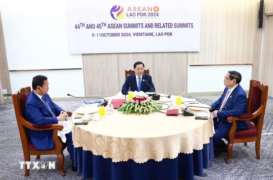 Los primeros ministros de Vietnam, Laos y Camboya desayunan y trabajan en la foto 3