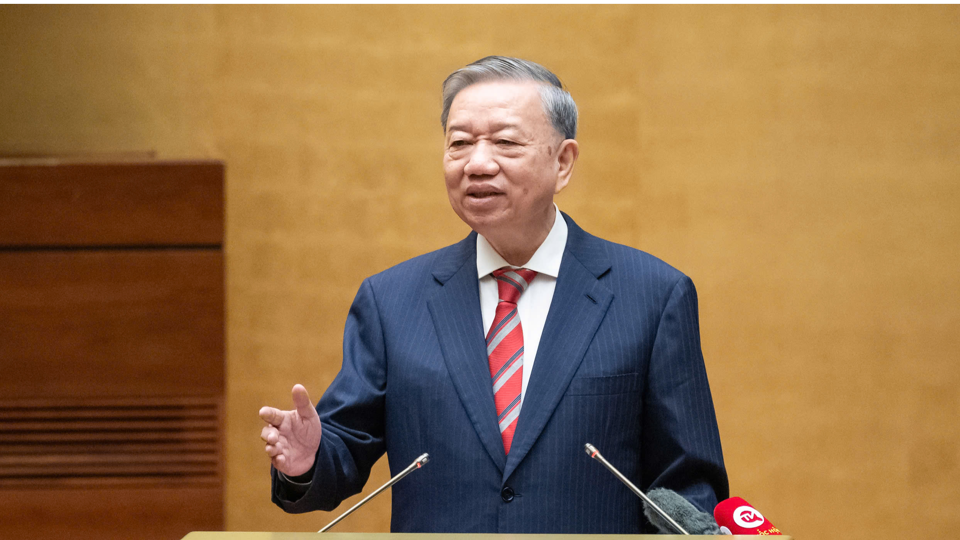 El Secretario General To Lam pronunció un discurso en la Conferencia Nacional para difundir y resumir la implementación de la Resolución No. 18-NQ/TW del 12º Comité Central del Partido... Foto: Quochoi.vn