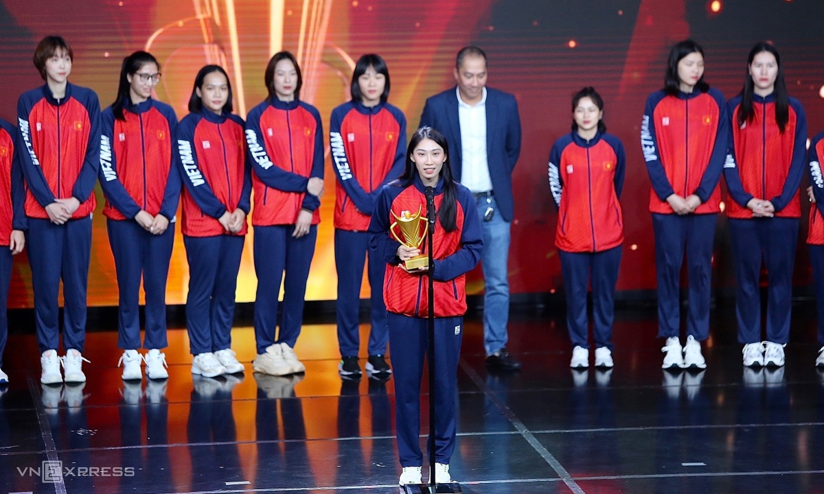 El equipo femenino de voleibol de Vietnam recibe homenaje