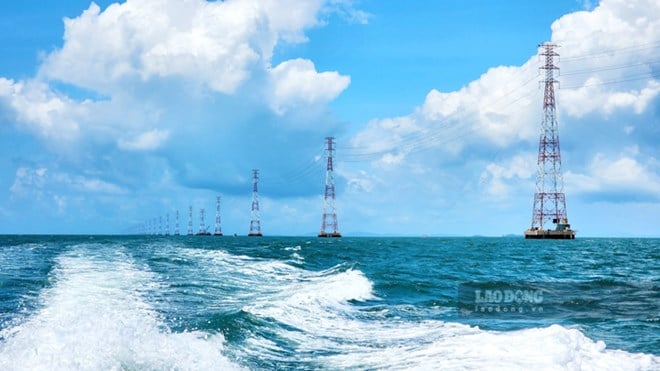 Das 220-kV-Übertragungsleitungsprojekt Kien Binh – Phu Quoc wurde im Oktober 2022 fertiggestellt und in Betrieb genommen. Foto: EVNSPC