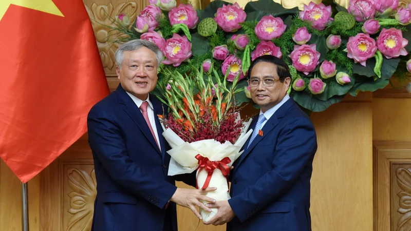 Le Premier ministre Pham Minh Chinh a assigné des tâches à trois vice-Premiers ministres et à deux ministres.