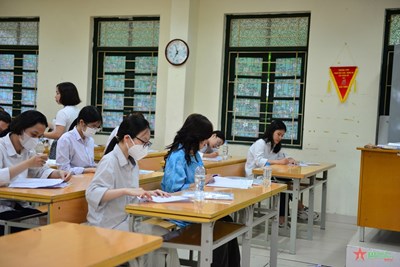 Hanoi: Lowering the 10th grade benchmark scores of specialized high schools