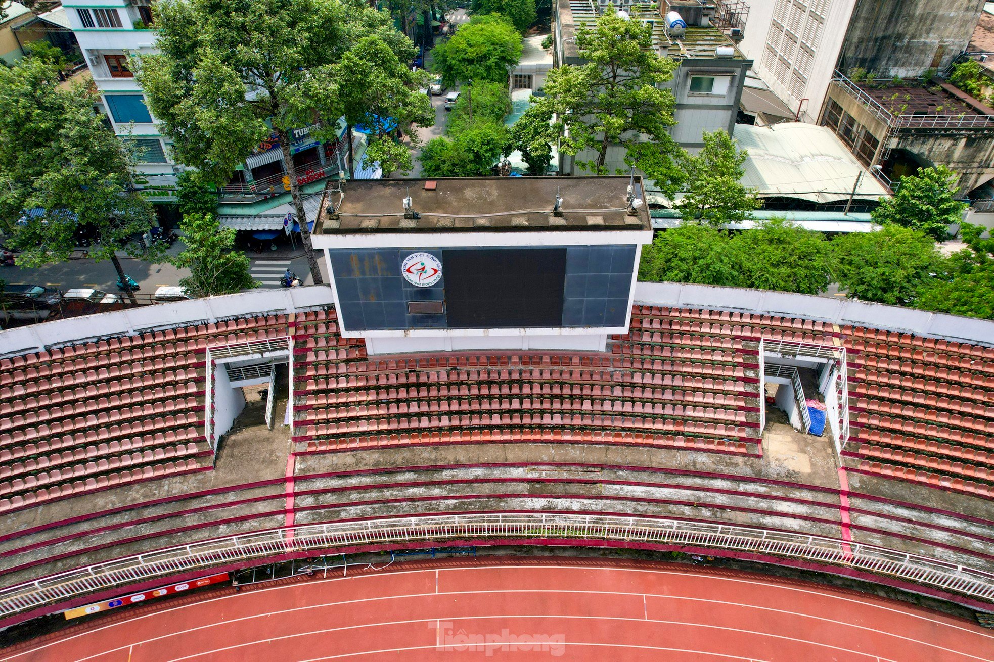 Testigos de la grave degradación del estadio más antiguo de Vietnam foto 18