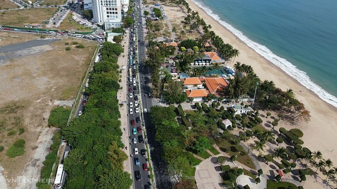 Verkehrsstau auf der Tran Phu Straße am 14. Februar um 10 Uhr. Foto: Nhan Bui