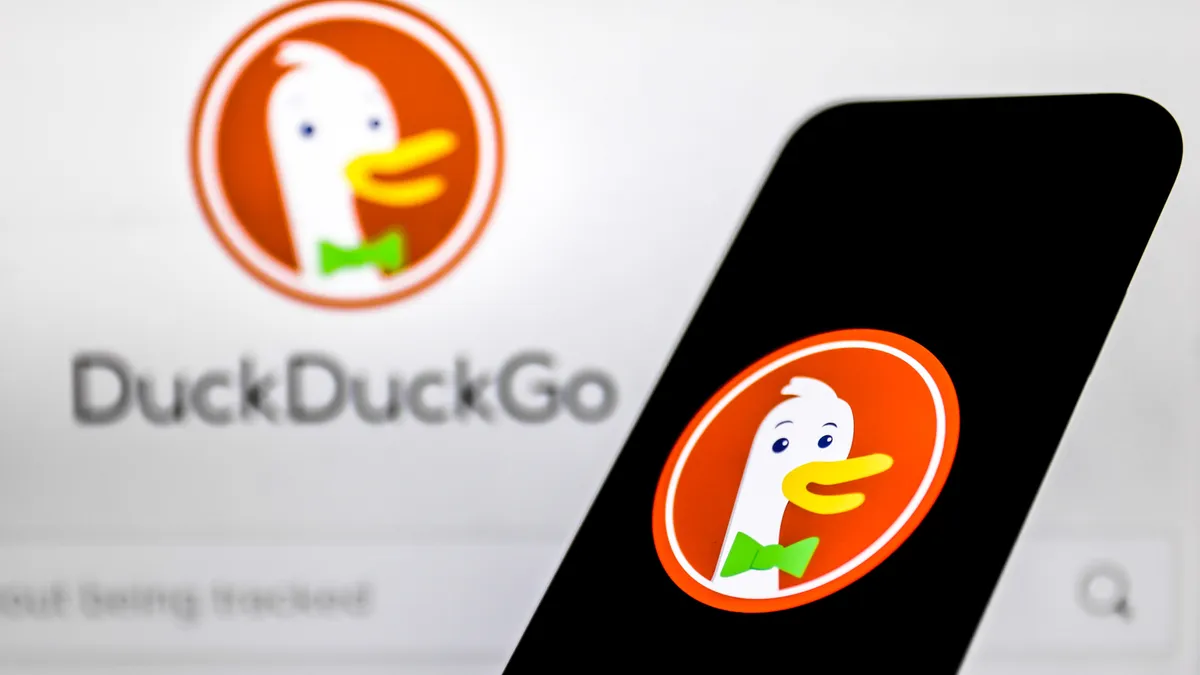 أبل تفكر في تحويل محرك البحث الخاص بها من جوجل إلى DuckDuckGo