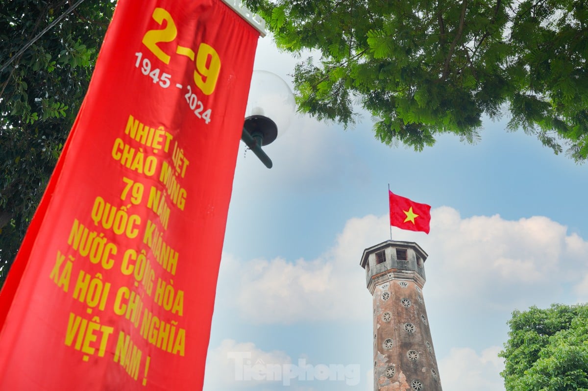 Die Straßen von Hanoi sind voller Fahnen und Blumen zur Feier des Nationalfeiertags am 2. September