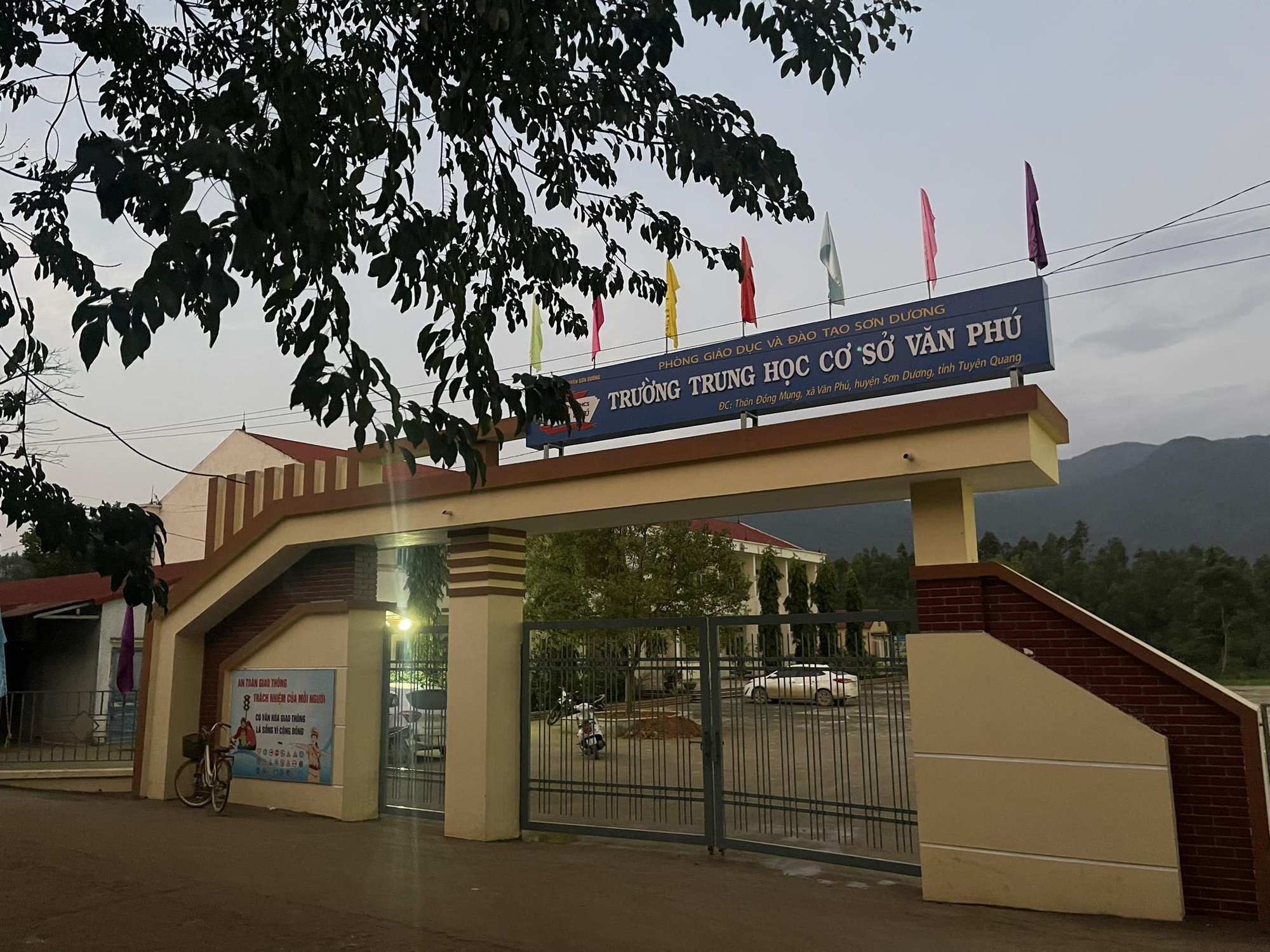 Nữ giáo viên bị học sinh ép vào tường rồi văng tục: 'Tôi liên tục mất ngủ' - Ảnh 1.