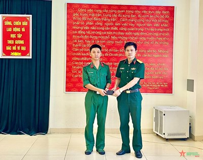 Học viên nhặt được của rơi trả người đánh mất